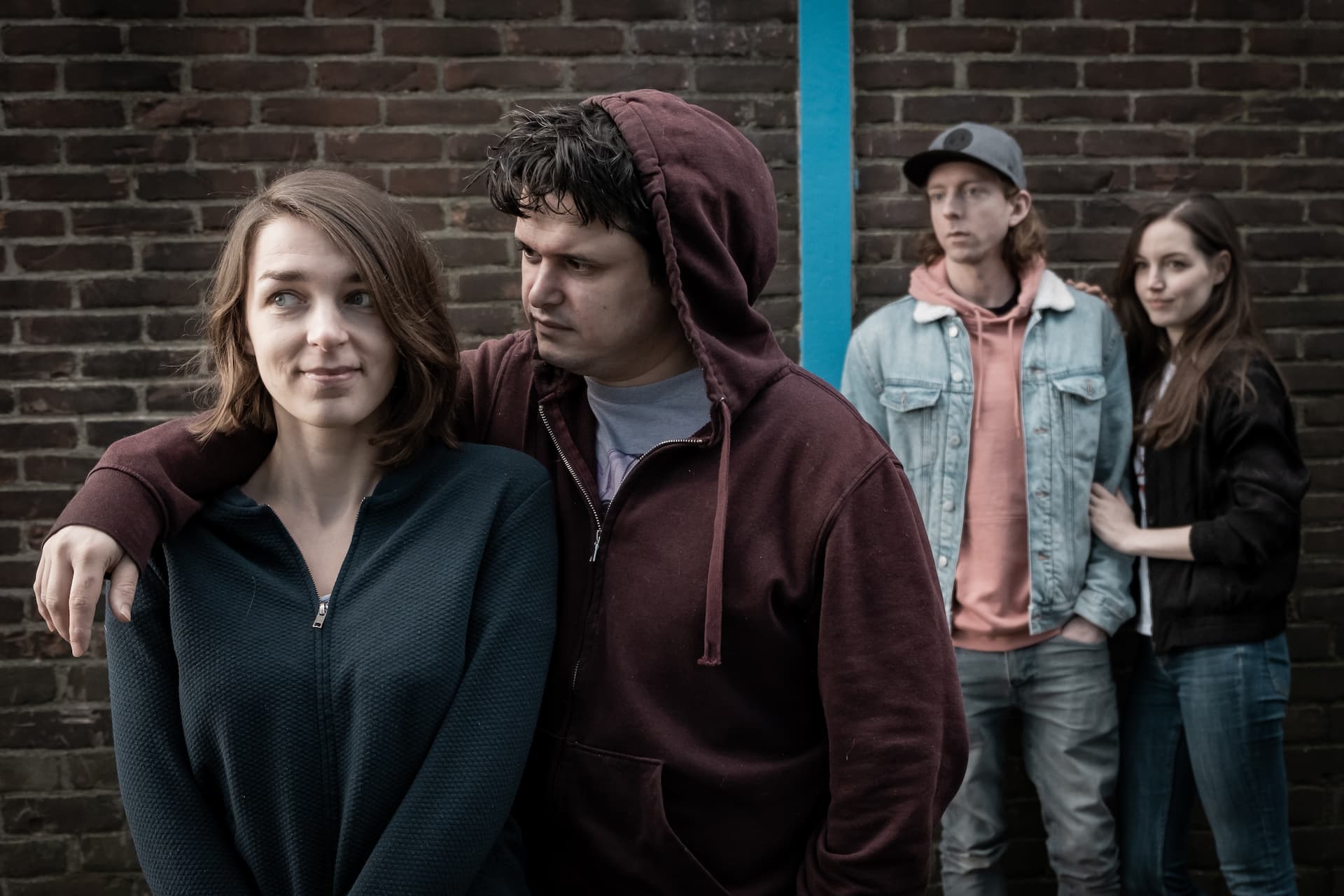 Scène uit de voorstelling CLOSE met vier middelbare scholieren