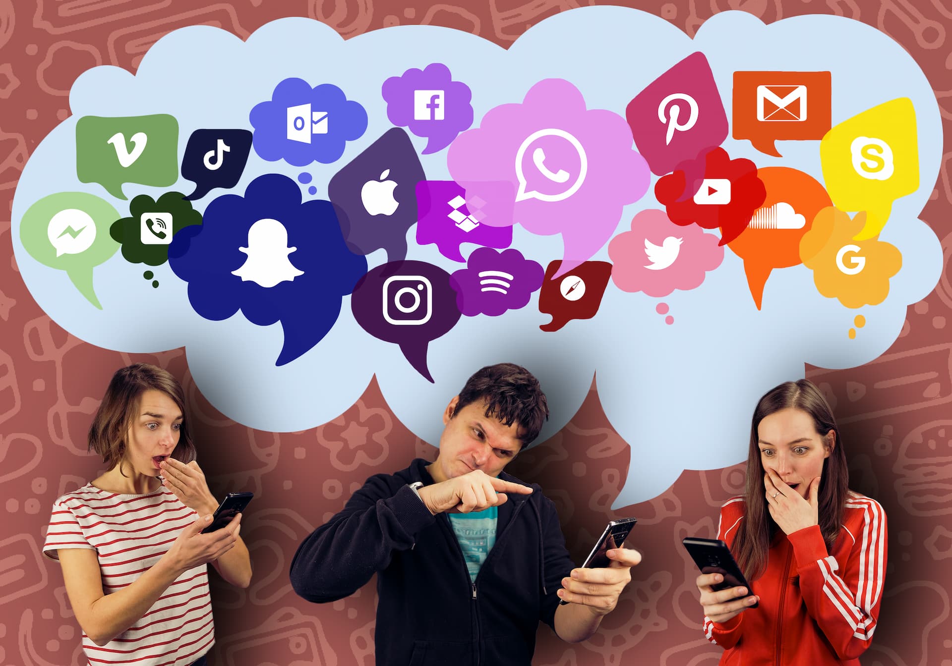 Acteurs van Theatergroep Zwerm spelen een scène over social media uit iSocial VO