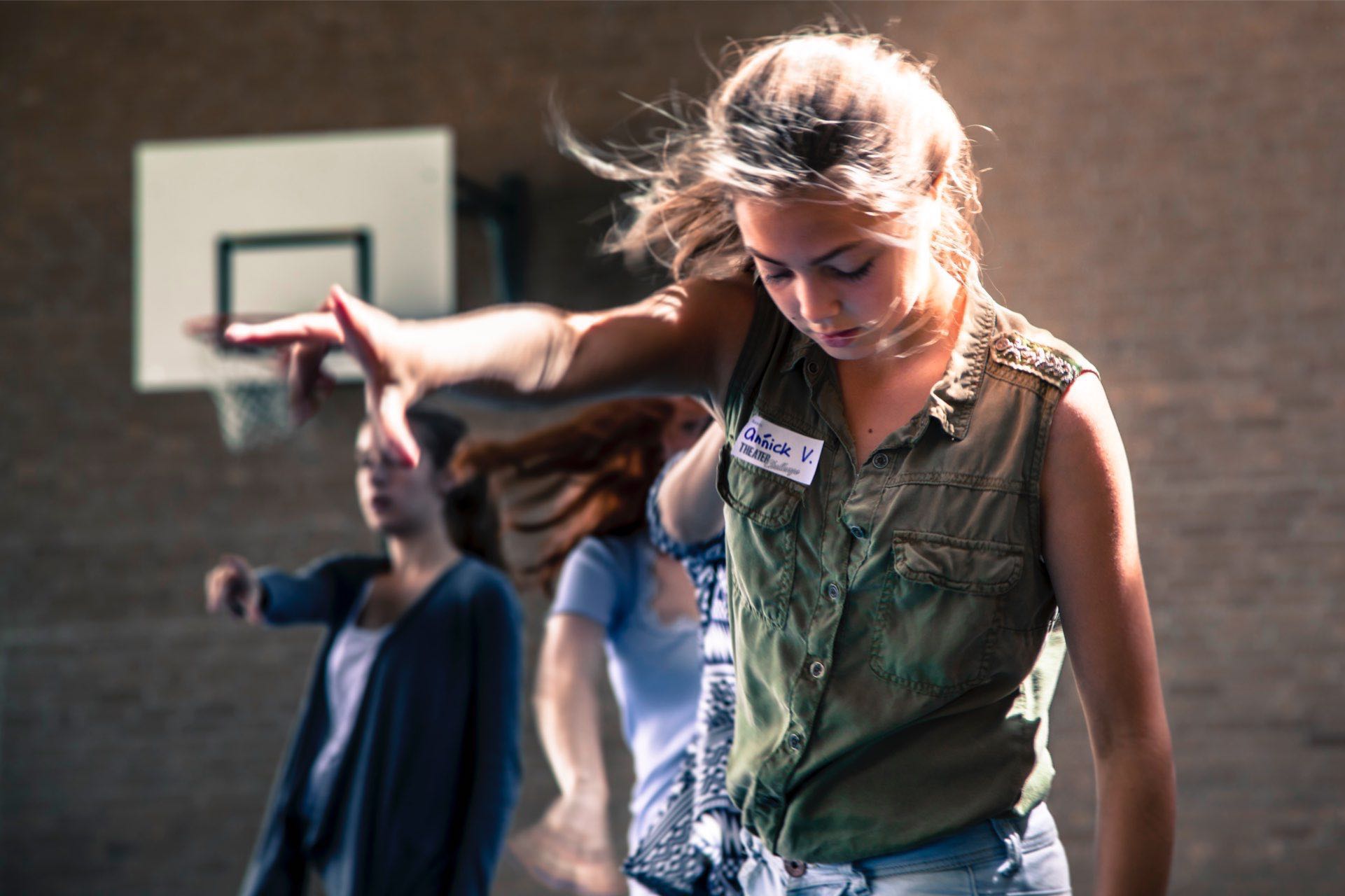 Leerlingen van het voortgezet onderwijs tijdens een theaterworkshop