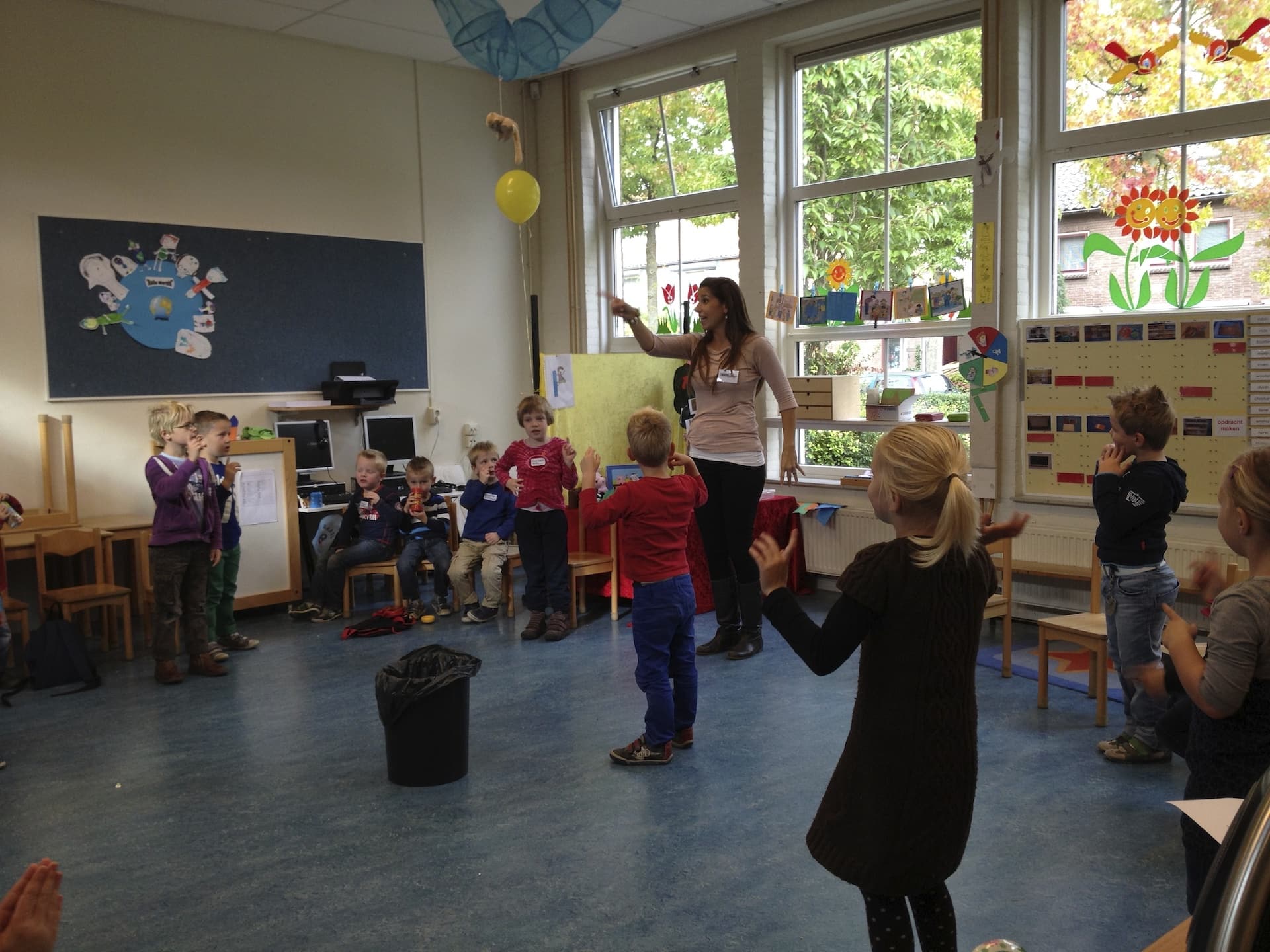 Leerlingen van het basisonderwijs repeteren hun eigen voorstelling